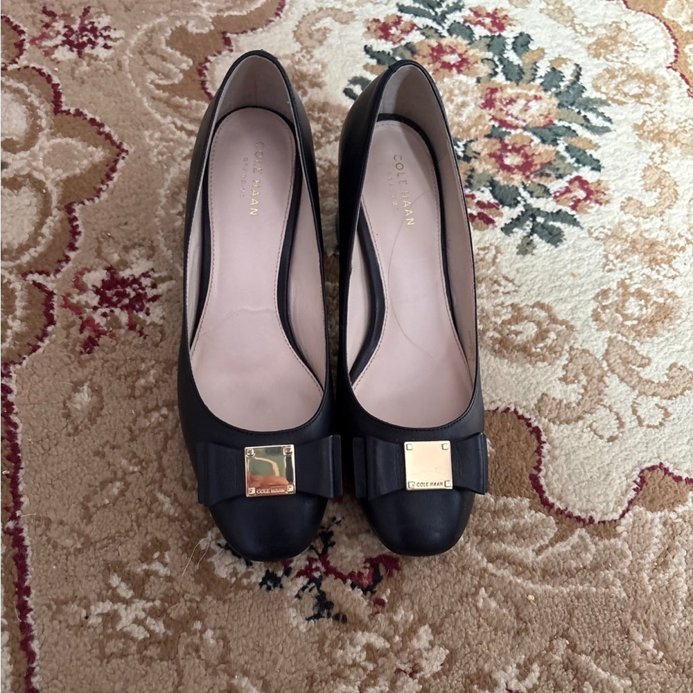 COLE HAAN Tali Bow Pump Leather women’s Block 2.5” Heel shoes size 7.5. Black
